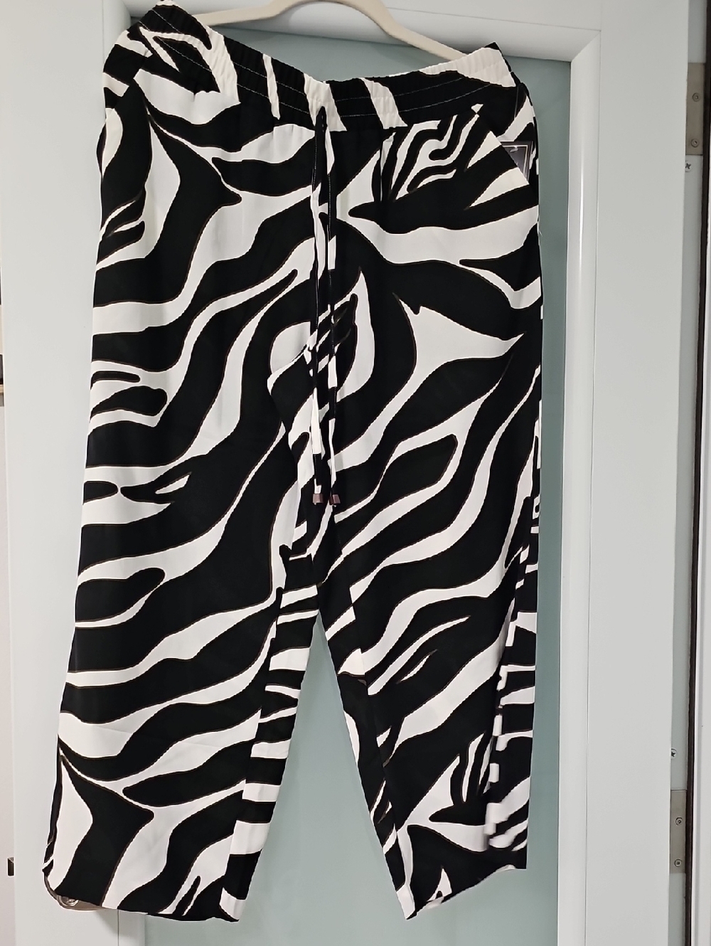 Zebra-Print Ankle Pants - Black & White